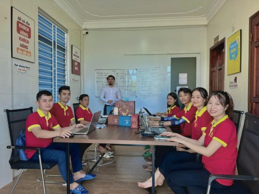 Đội ngũ phòng marketing công ty Nhung Hươu Việt